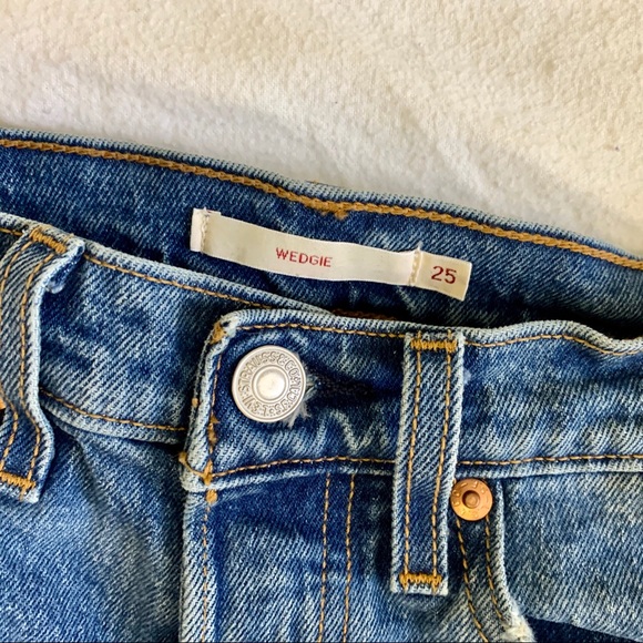 LEVIS LEVI STRAUSS Wedgie Medium Wash Jeans - Picture 4 of 6